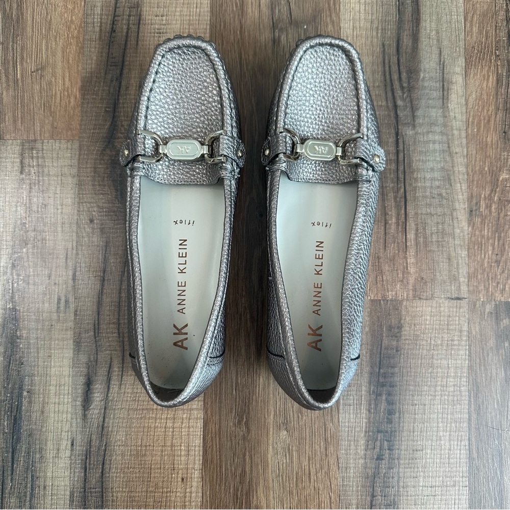 Anne Klein Metallic Silver Loafers Women’s Size 6